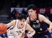 开云在线入口-魔术后卫福尼尔在比赛中发挥出色
